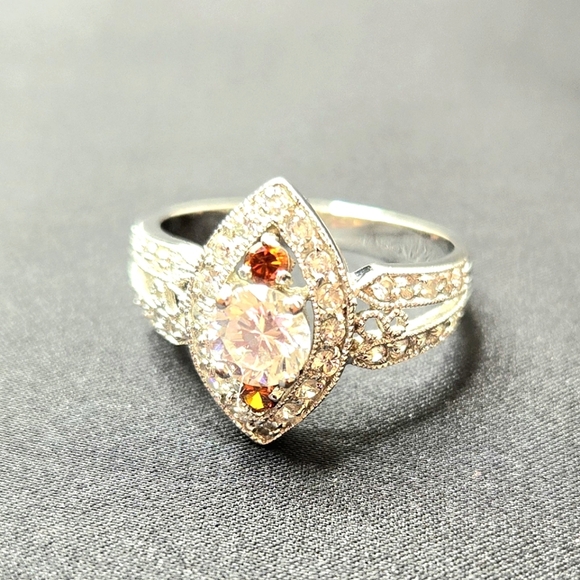 Faux diamond and citrine ring. Silver plate, size 9. - Picture 5 of 11